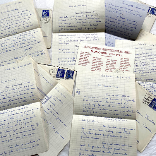 Set of 5 1930s French handwritten letters with envelopes, featuring stamps and a historical school promotion document.