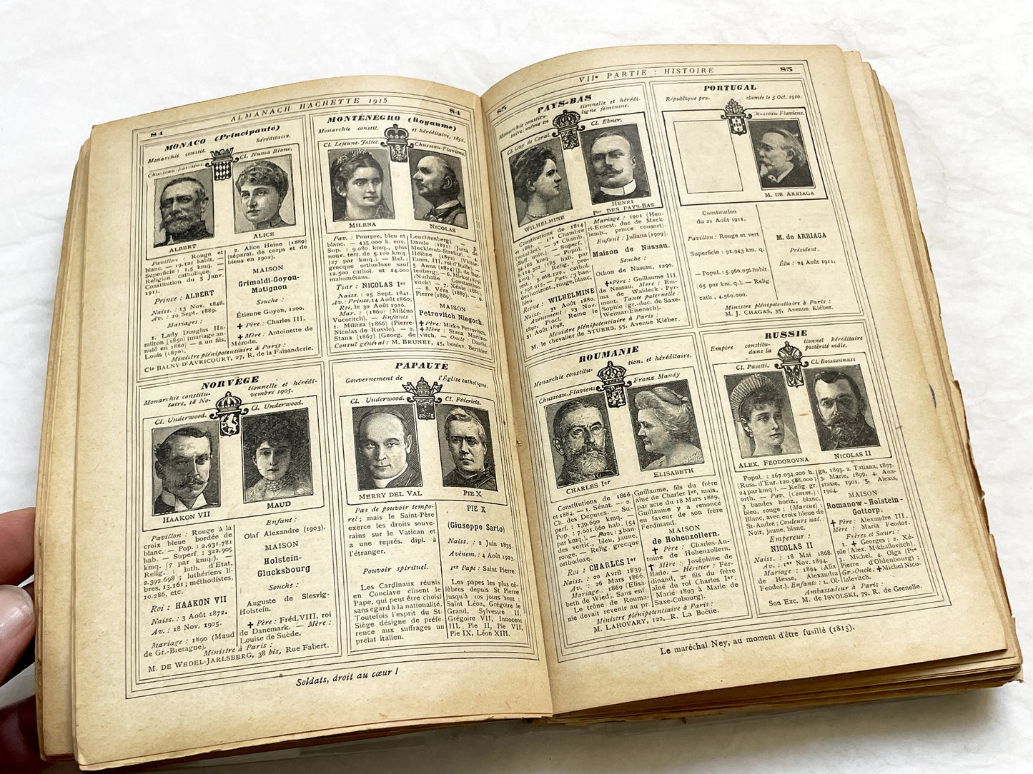 1910s – 500 Pages Almanach Hachette – Vintage French almanac – WWI edition “Petite Encyclopédie de la Vie Pratique”