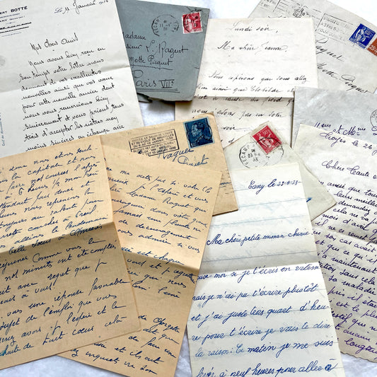 1930s set of 5 French handwritten letters with original envelopes and vintage stamps, showing cursive text.