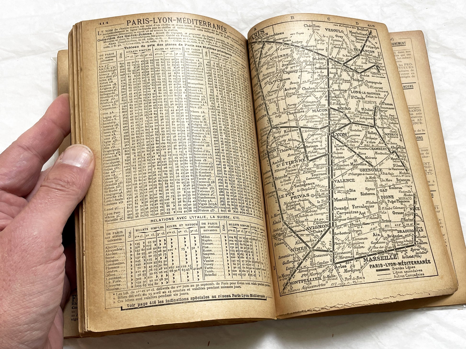 1894 – 400 Pages - Almanach Hachette 1894 – First Edition – Vintage French illustrated almanac – Practical life & advertising encyclopedia