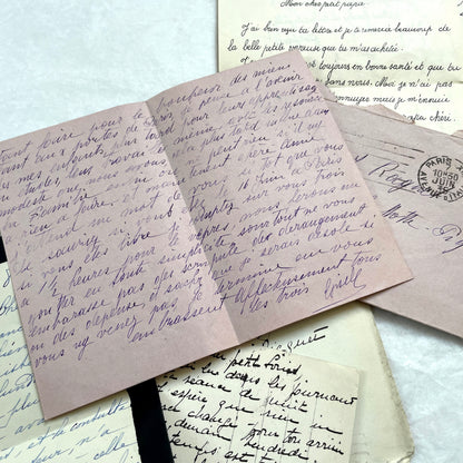 Set of 5 1930s French handwritten letters with original envelopes, displaying elegant script and vintage stamps.