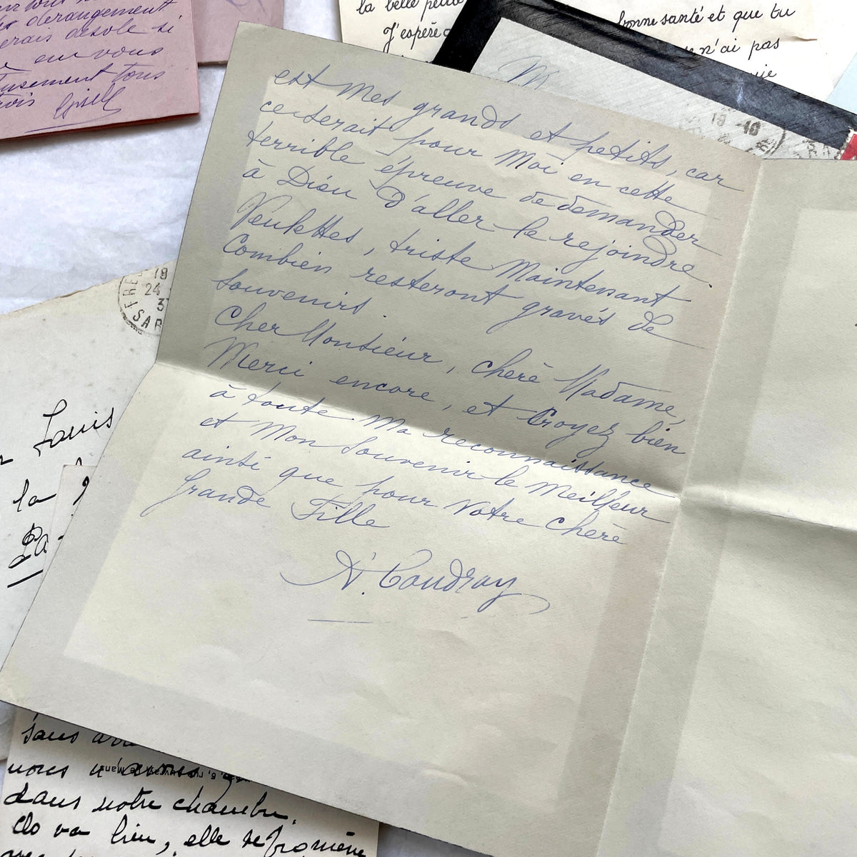 Set of 5 1930s French handwritten letters with original envelopes, displaying elegant script and vintage stamps.