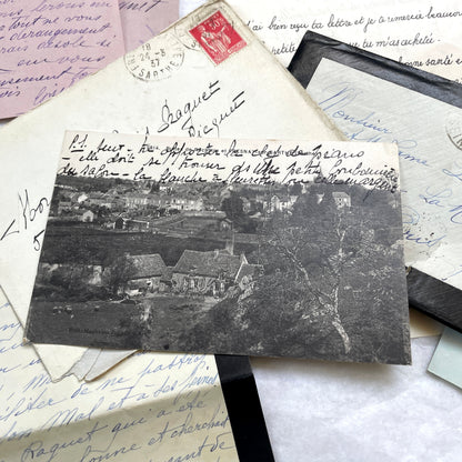 Set of 5 1930s French handwritten letters with original envelopes, displaying elegant script and vintage stamps.