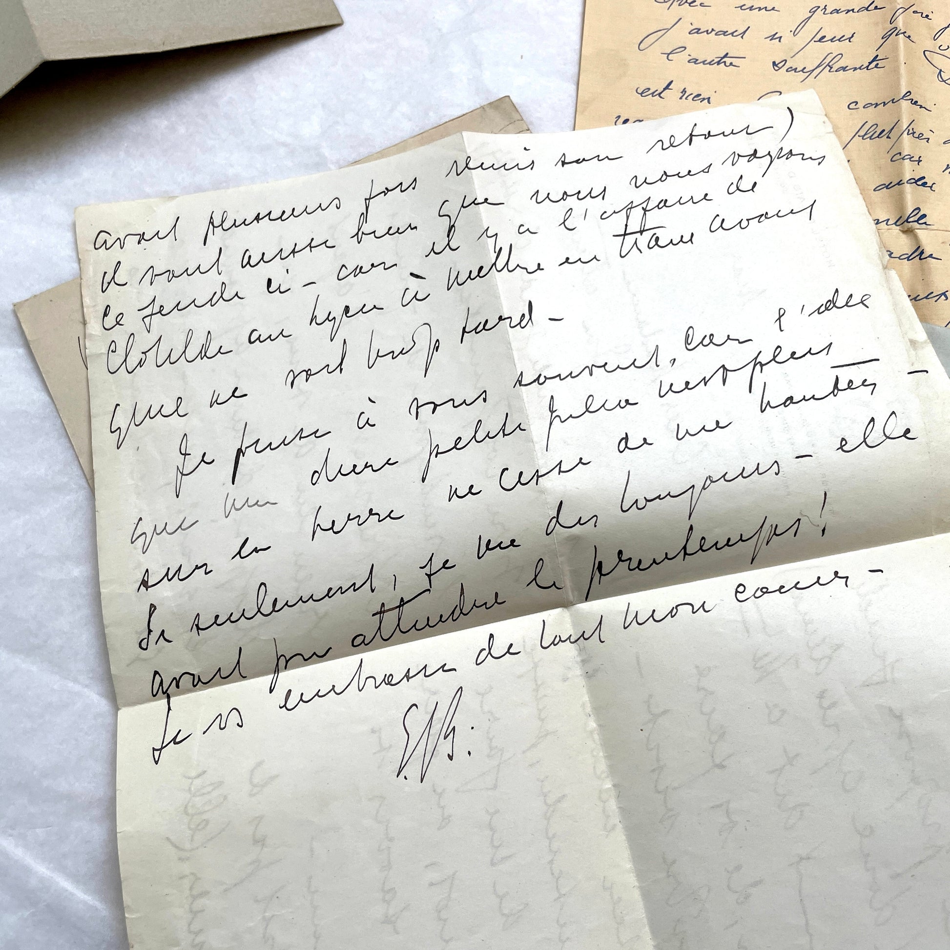Set of 5 1930s French letters and envelopes, featuring handwritten notes and vintage stamps.