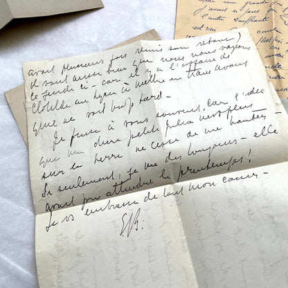 Set of 5 1930s French letters and envelopes, featuring handwritten notes and vintage stamps.