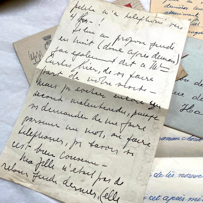 Set of 5 1930s French letters and envelopes, featuring handwritten notes and vintage stamps.