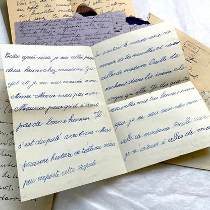 Set of 5 1930s French letters and envelopes, featuring handwritten notes and vintage stamps.