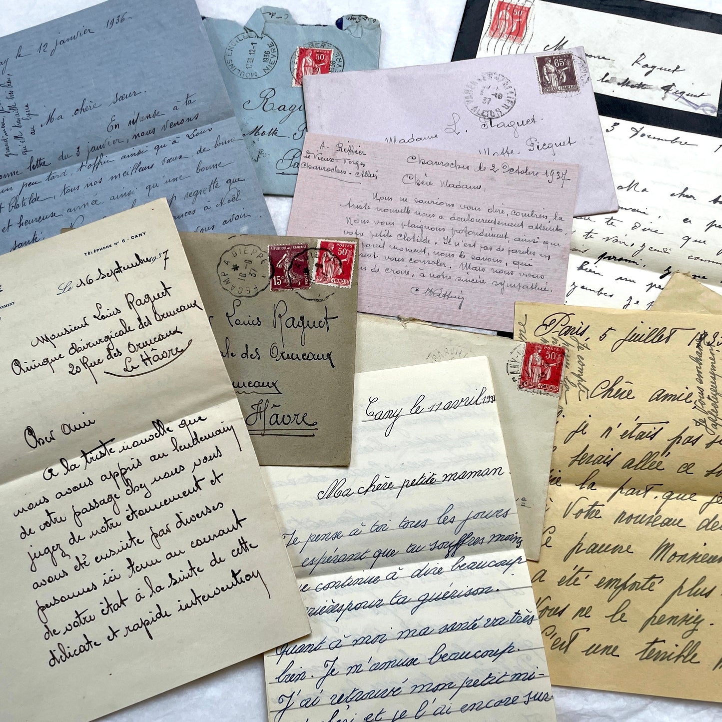 Set of 5 vintage 1930s French handwritten letters with original envelopes, featuring authentic French postage stamps.