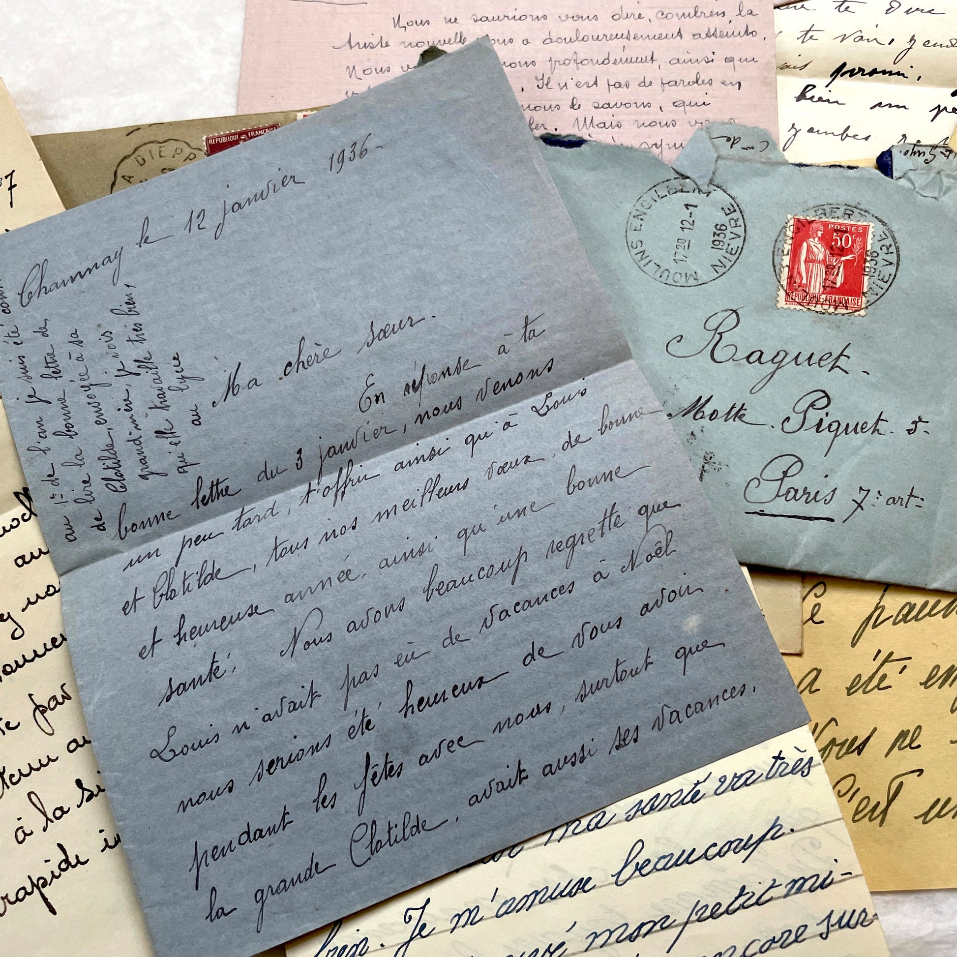 Set of 5 vintage 1930s French handwritten letters with original envelopes, featuring authentic French postage stamps.