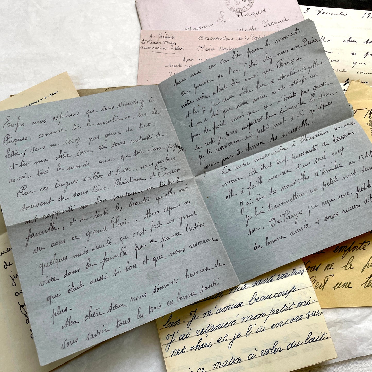 Set of 5 vintage 1930s French handwritten letters with original envelopes, featuring authentic French postage stamps.
