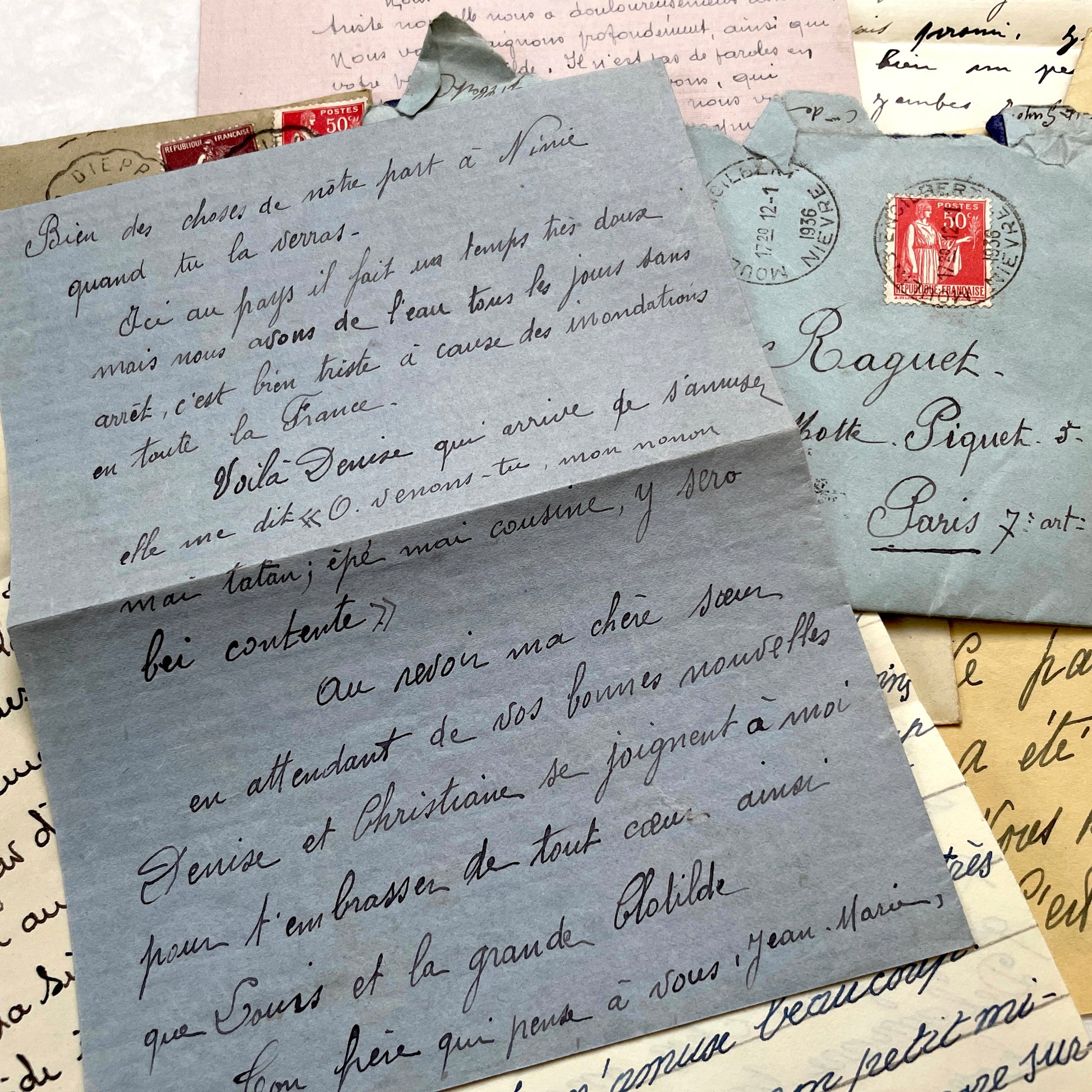Set of 5 vintage 1930s French handwritten letters with original envelopes, featuring authentic French postage stamps.