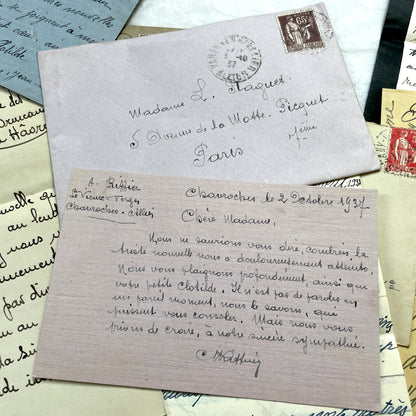 Set of 5 vintage 1930s French handwritten letters with original envelopes, featuring authentic French postage stamps.
