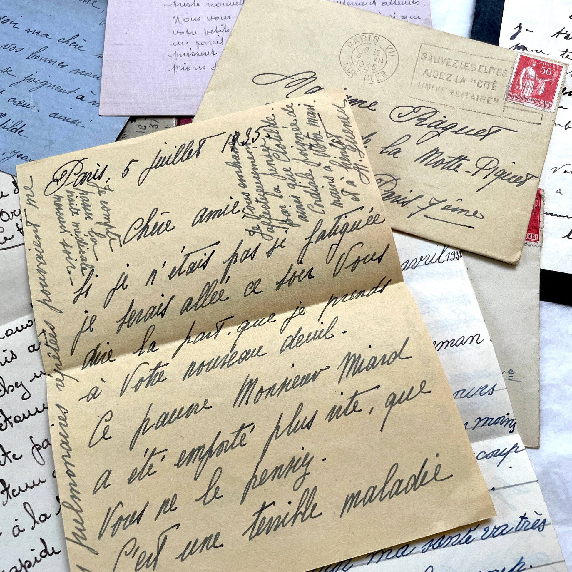 Set of 5 vintage 1930s French handwritten letters with original envelopes, featuring authentic French postage stamps.