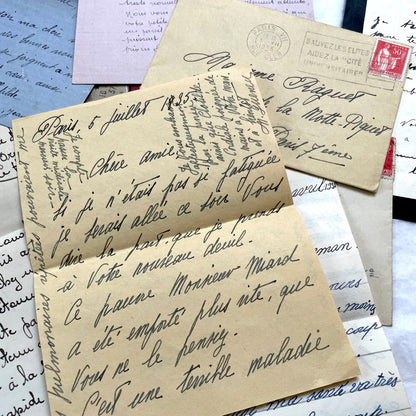Set of 5 vintage 1930s French handwritten letters with original envelopes, featuring authentic French postage stamps.