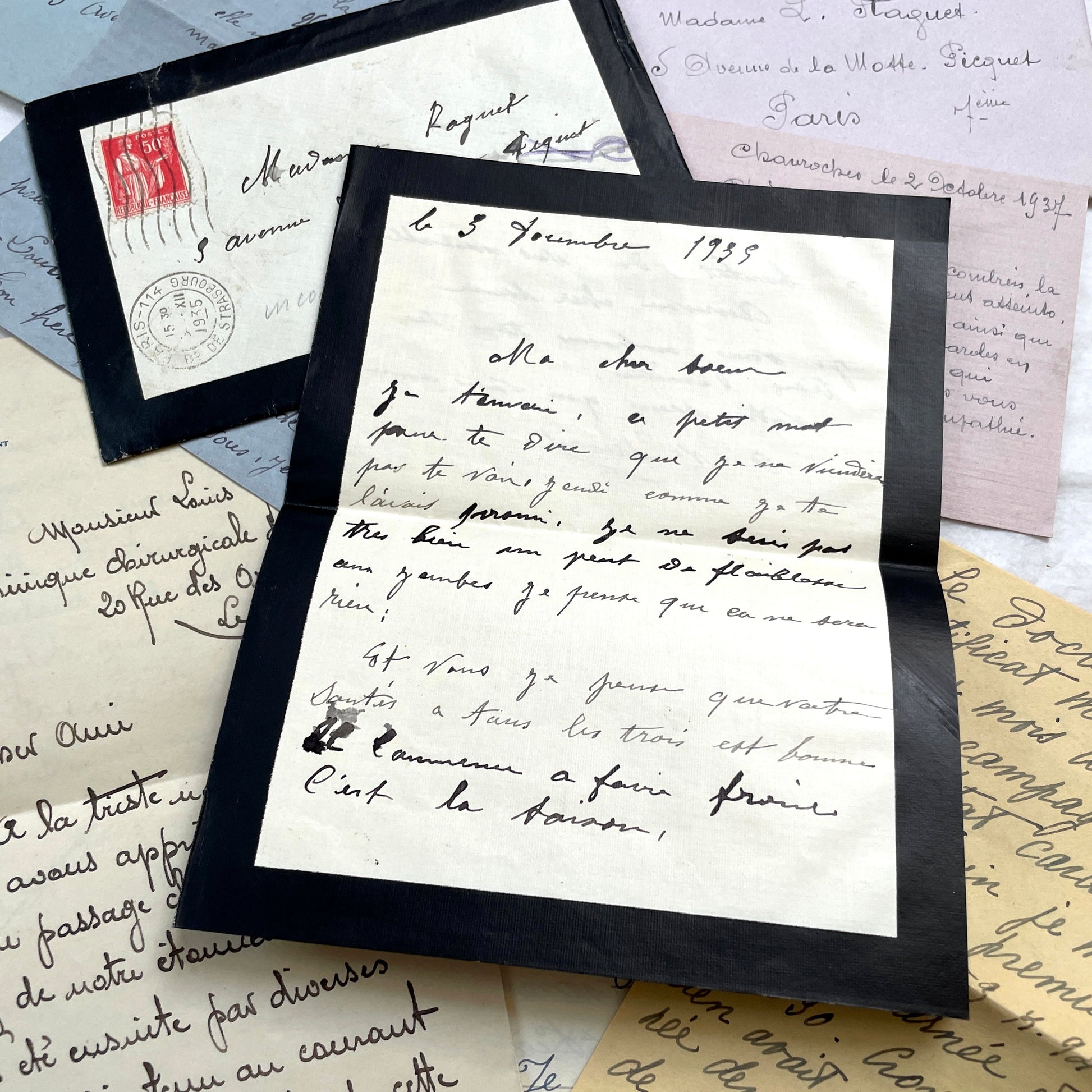 Set of 5 vintage 1930s French handwritten letters with original envelopes, featuring authentic French postage stamps.