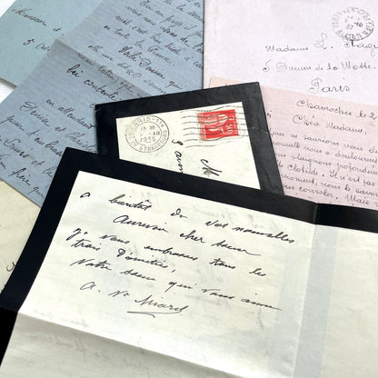 Set of 5 vintage 1930s French handwritten letters with original envelopes, featuring authentic French postage stamps.