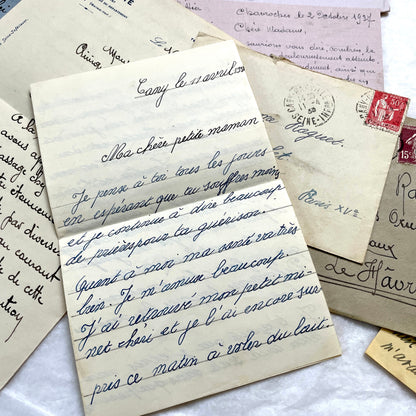 Set of 5 vintage 1930s French handwritten letters with original envelopes, featuring authentic French postage stamps.