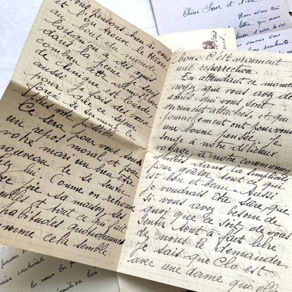 Set of 5 vintage 1930s French letters and envelopes with handwritten text, historic stamps, and clear postmarks.