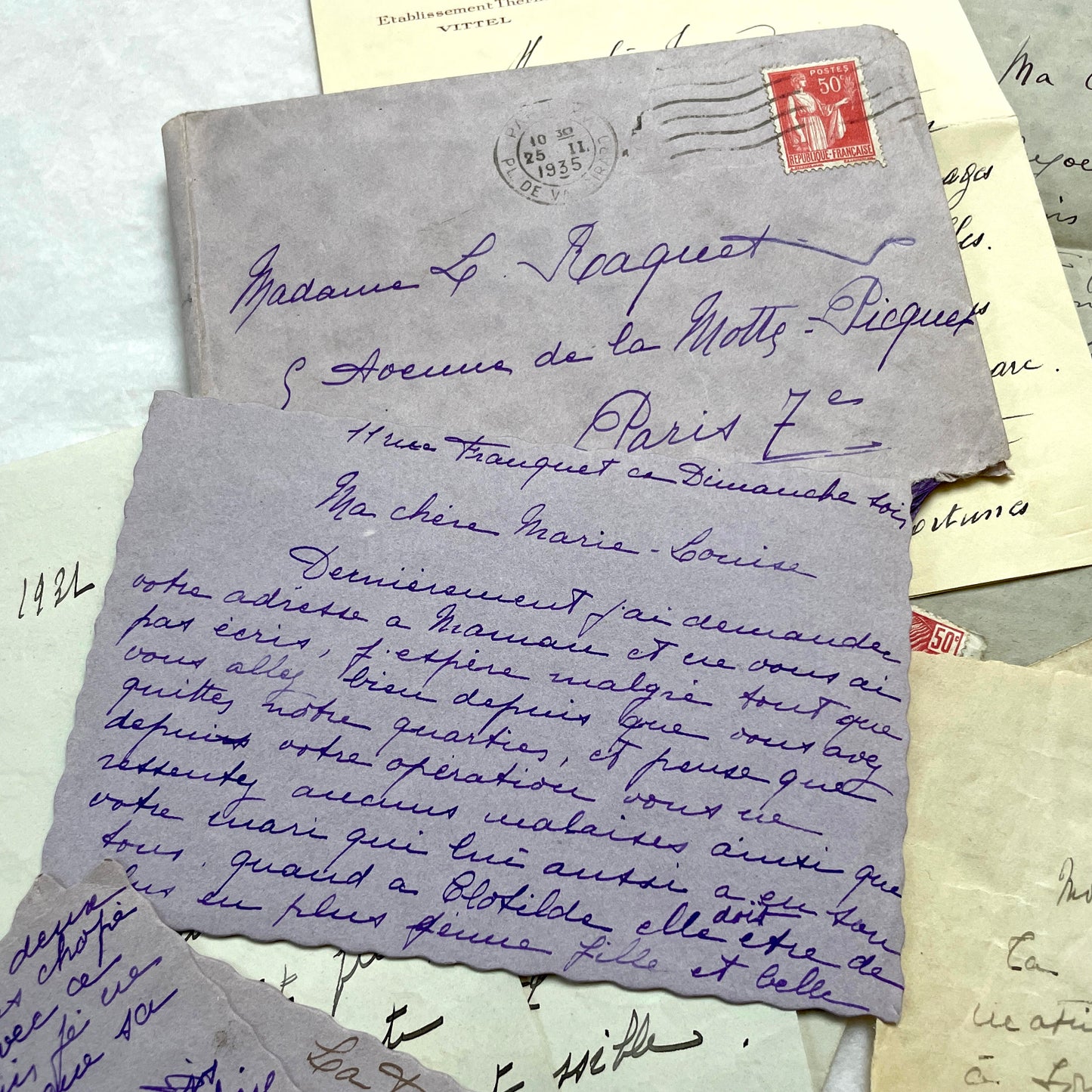 1930s set of 5 French handwritten letters with envelopes, showing elegant script and vintage paper.