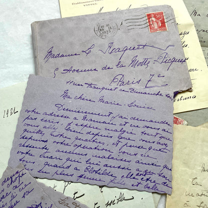 1930s set of 5 French handwritten letters with envelopes, showing elegant script and vintage paper.
