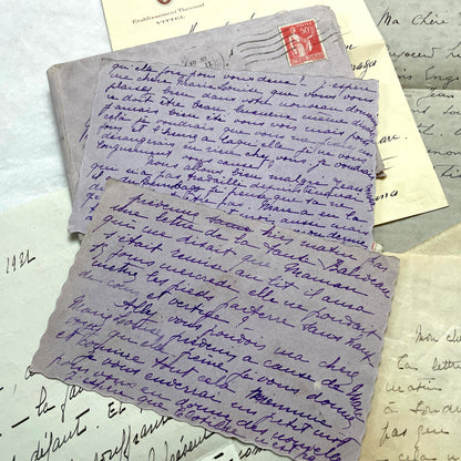 1930s set of 5 French handwritten letters with envelopes, showing elegant script and vintage paper.