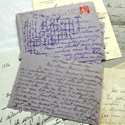 1930s set of 5 French handwritten letters with envelopes, showing elegant script and vintage paper.