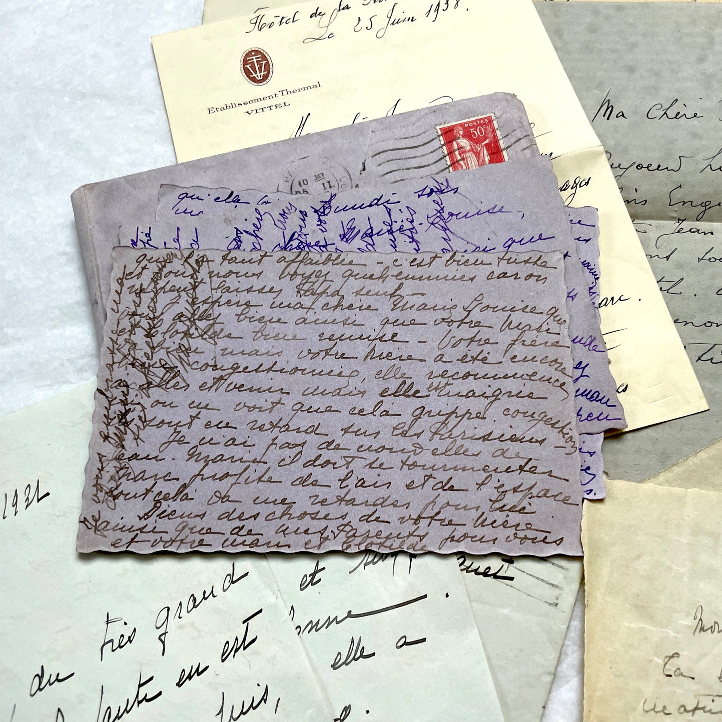1930s set of 5 French handwritten letters with envelopes, showing elegant script and vintage paper.