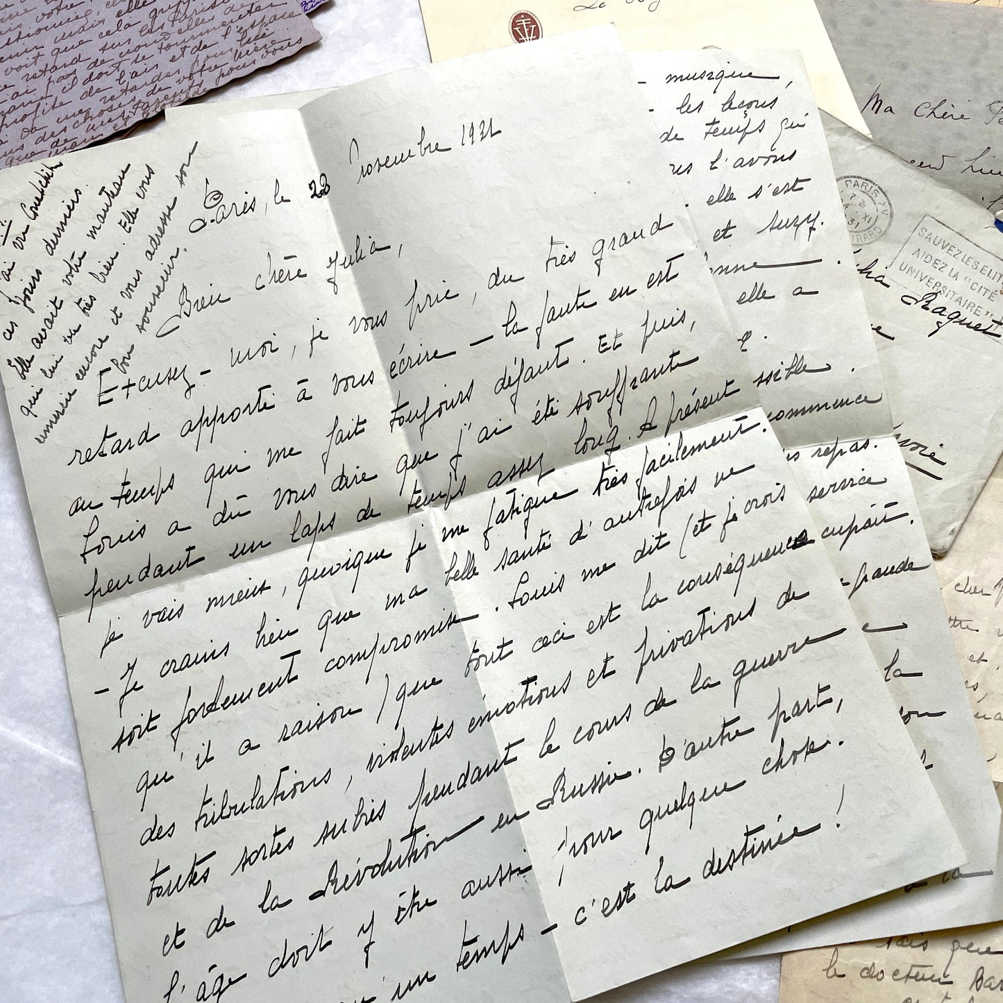 1930s set of 5 French handwritten letters with envelopes, showing elegant script and vintage paper.
