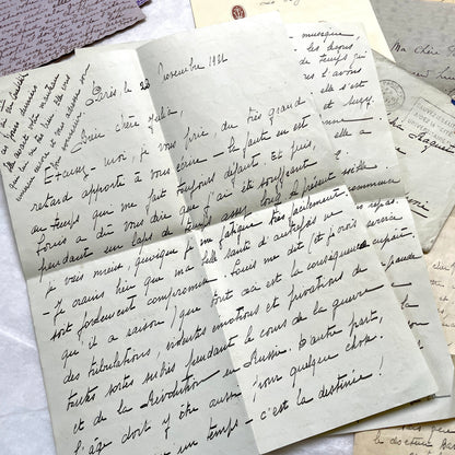1930s set of 5 French handwritten letters with envelopes, showing elegant script and vintage paper.
