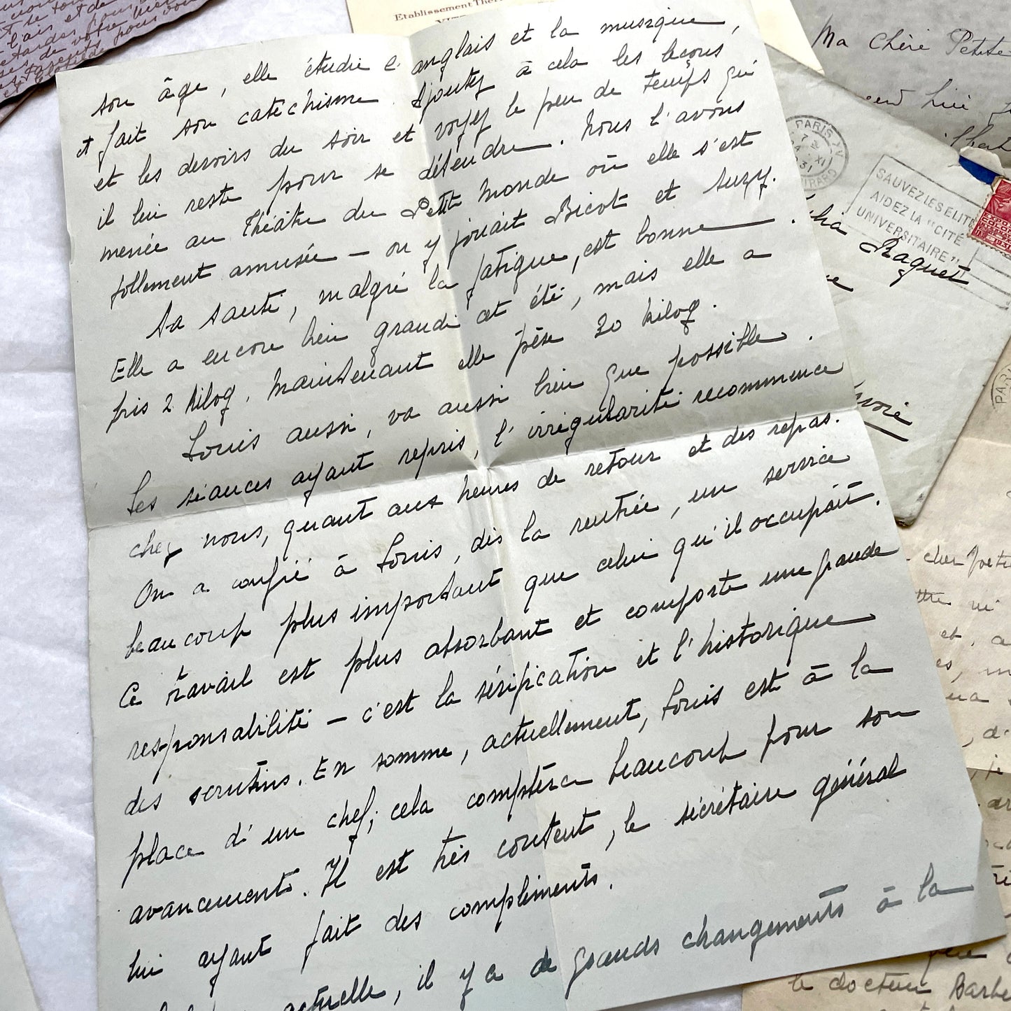 1930s set of 5 French handwritten letters with envelopes, showing elegant script and vintage paper.