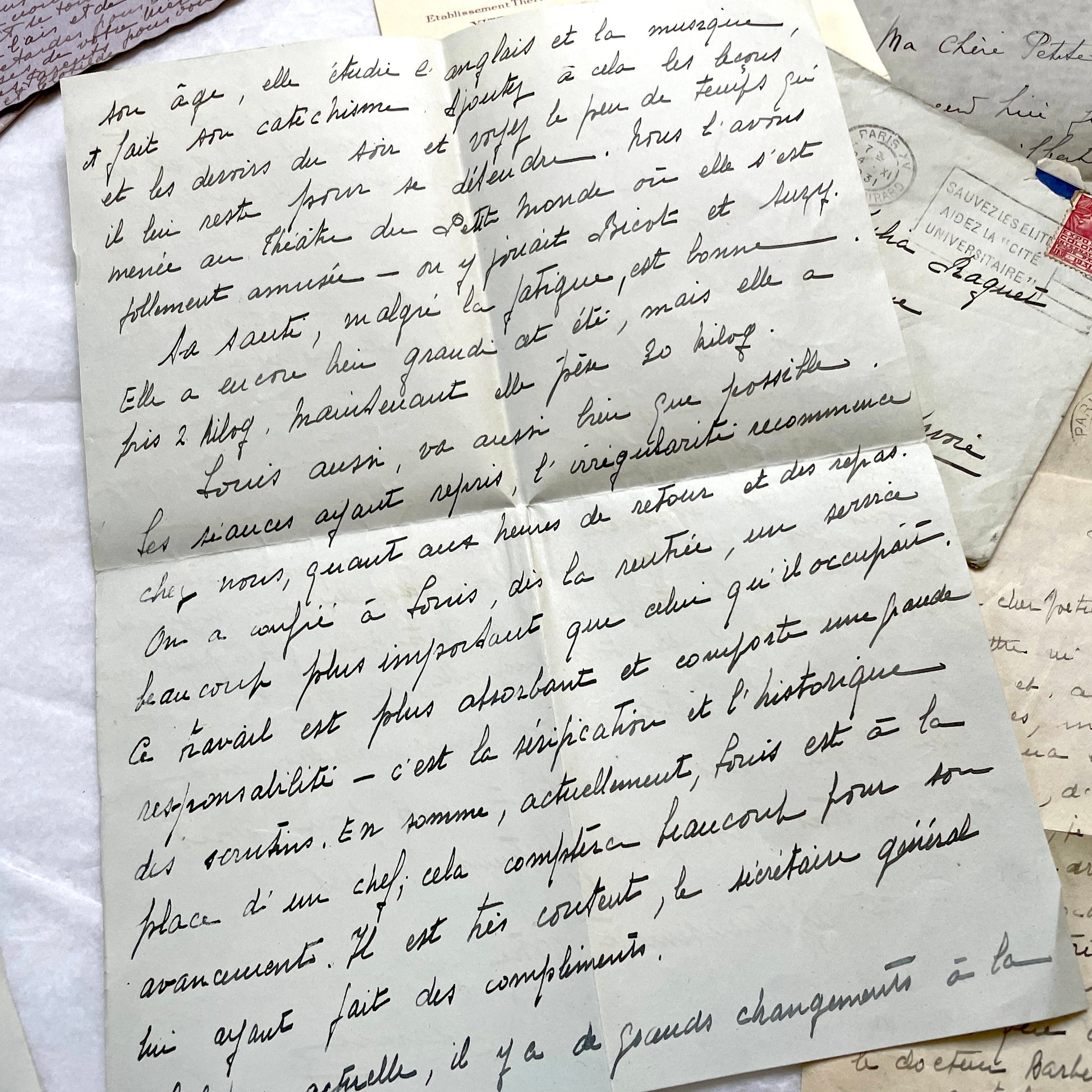 1930s set of 5 French handwritten letters with envelopes, showing elegant script and vintage paper.