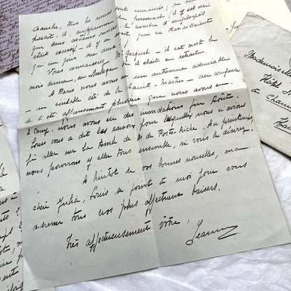 1930s set of 5 French handwritten letters with envelopes, showing elegant script and vintage paper.