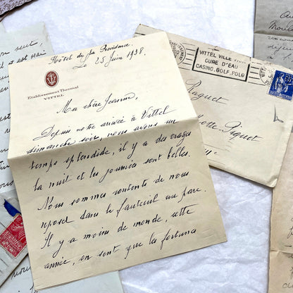 1930s set of 5 French handwritten letters with envelopes, showing elegant script and vintage paper.