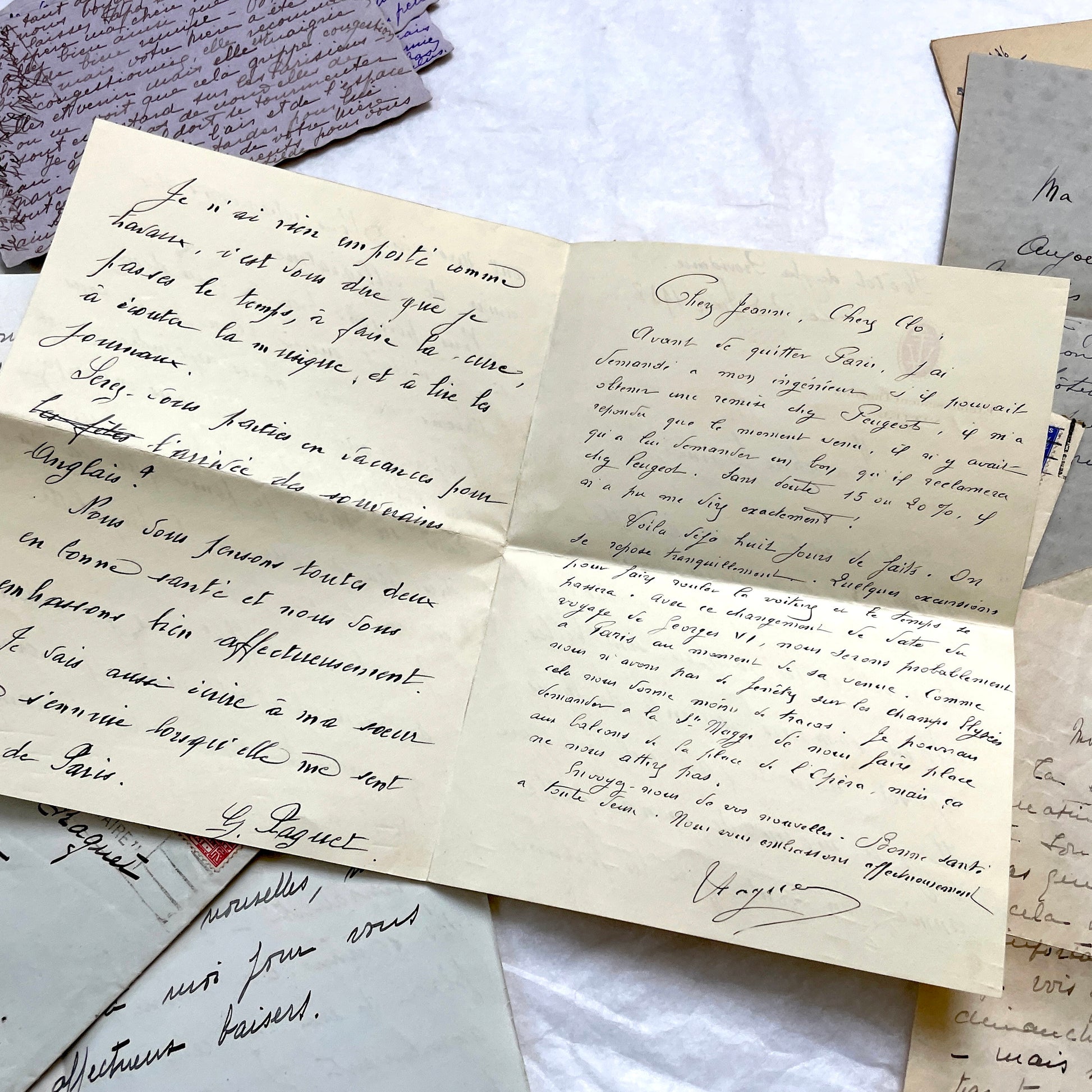 1930s set of 5 French handwritten letters with envelopes, showing elegant script and vintage paper.