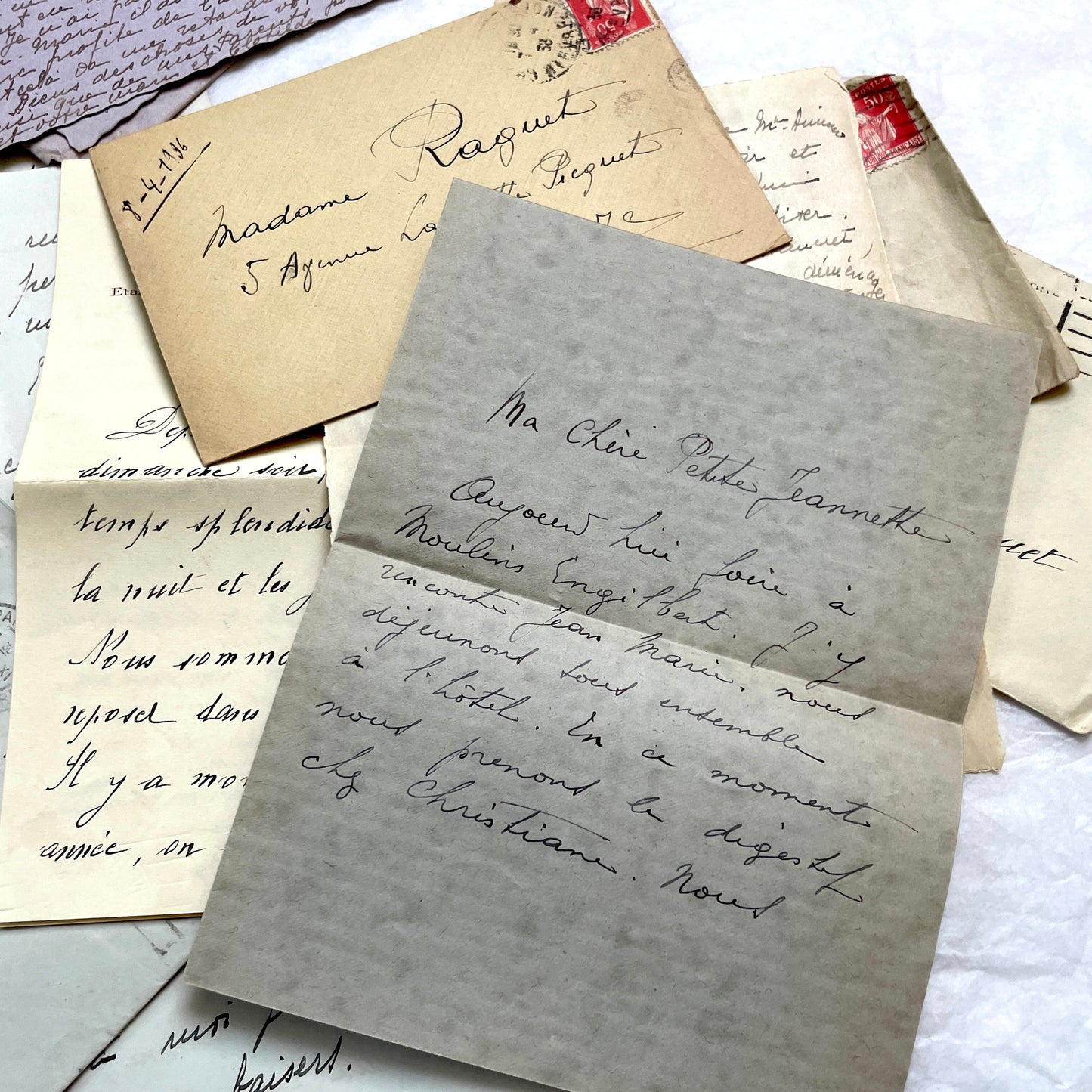 1930s set of 5 French handwritten letters with envelopes, showing elegant script and vintage paper.