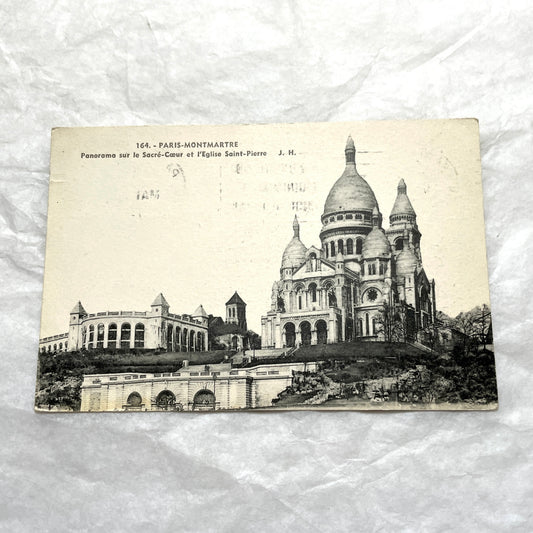 Lot of 1930s postcards showing the Sacré-Cœur Basilica in Montmartre, Paris, including exterior and interior views.