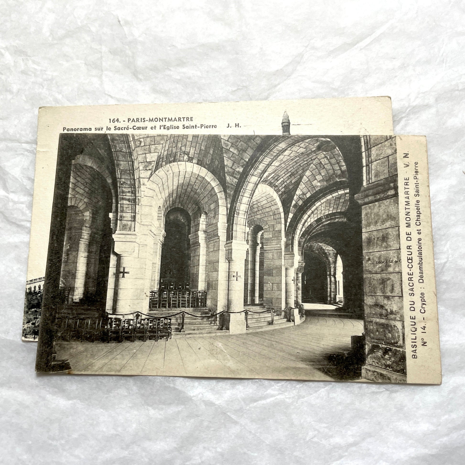 Lot of 1930s postcards showing the Sacré-Cœur Basilica in Montmartre, Paris, including exterior and interior views.