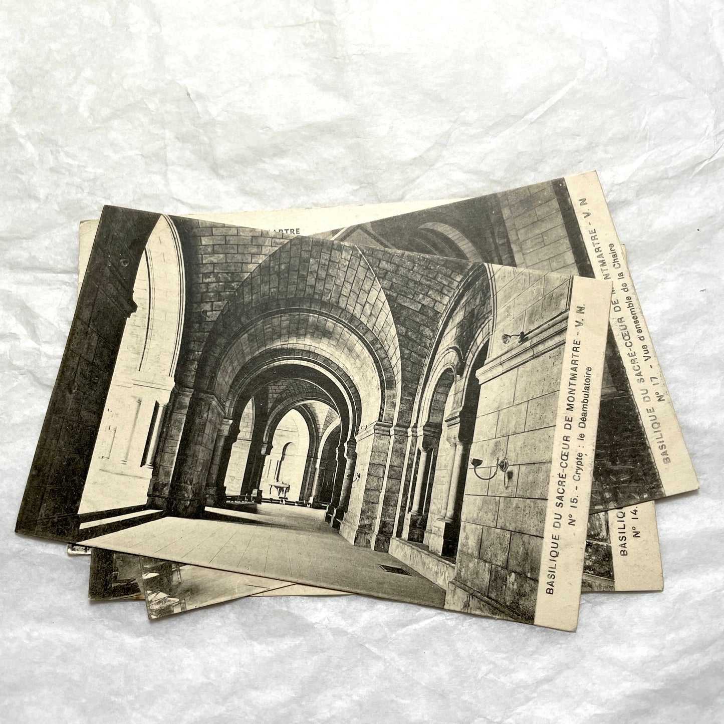 Lot of 1930s postcards showing the Sacré-Cœur Basilica in Montmartre, Paris, including exterior and interior views.