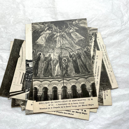 Lot of 1930s postcards showing the Sacré-Cœur Basilica in Montmartre, Paris, including exterior and interior views.