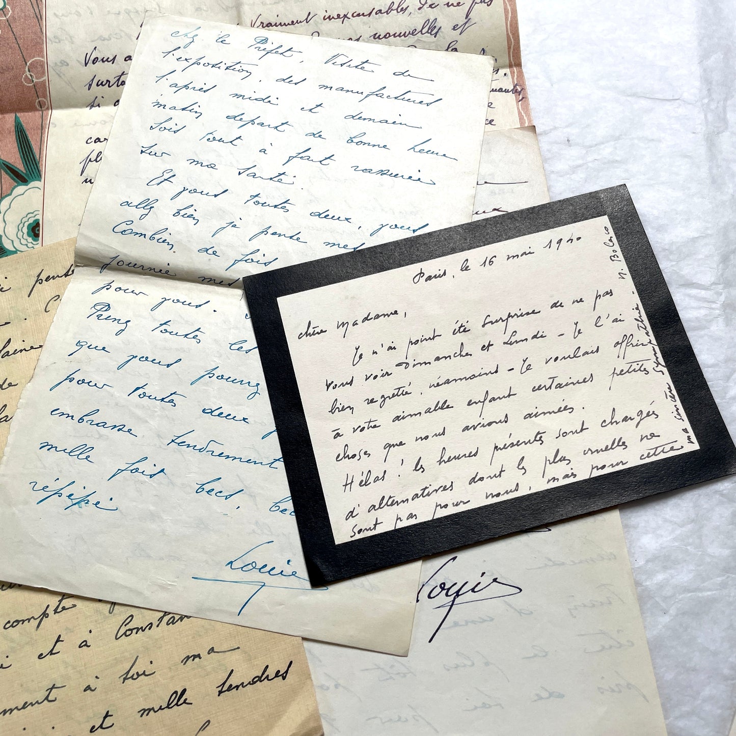 Set of 10 French handwritten letters from the 1940s, featuring elegant script and various historical contexts.