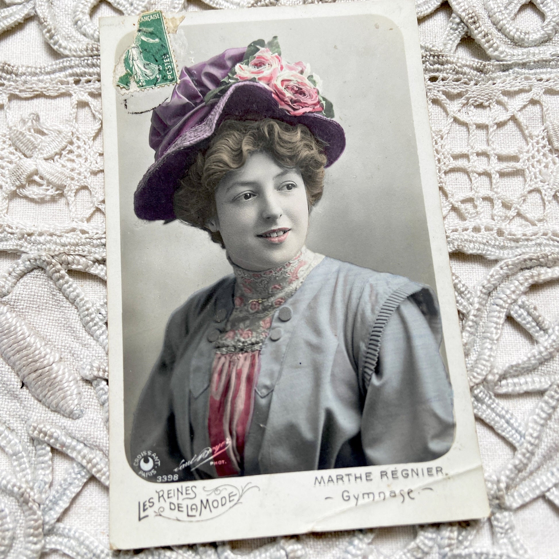 1900s - Antique French Marthe Regnier Postcard - The Queens Of Fashion Belle Époque Actress Portrait - Hand Colored Collectible Ephemera