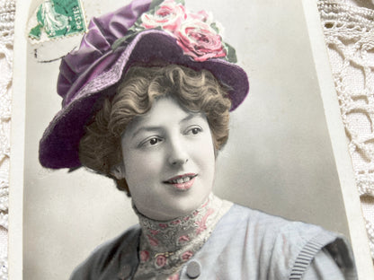 1900s - Antique French Marthe Regnier Postcard - The Queens Of Fashion Belle Époque Actress Portrait - Hand Colored Collectible Ephemera