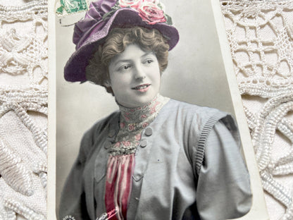 1900s - Antique French Marthe Regnier Postcard - The Queens Of Fashion Belle Époque Actress Portrait - Hand Colored Collectible Ephemera