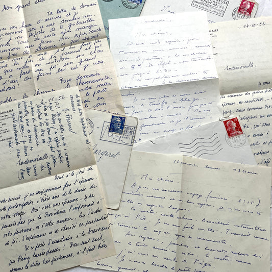 Set of 5 1950s French handwritten letters with envelopes and vintage stamps, showing personal correspondence.