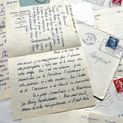 Set of 5 1950s French handwritten letters with envelopes and vintage stamps, showing personal correspondence.