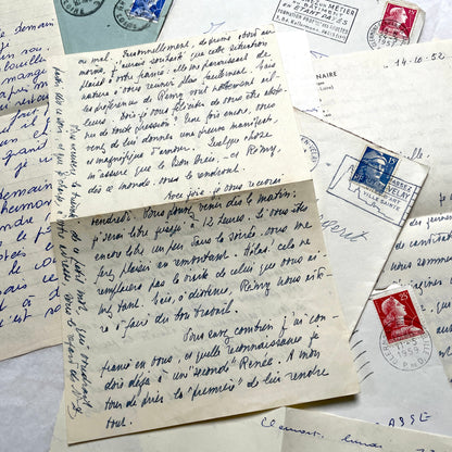 Set of 5 1950s French handwritten letters with envelopes and vintage stamps, showing personal correspondence.
