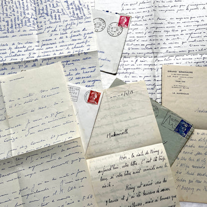 Set of 5 1950s French letters with envelopes, featuring handwritten script, vintage stamps, and postmarks.