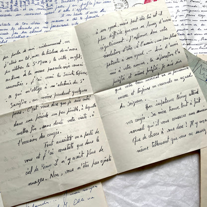 Set of 5 1950s French letters with envelopes, featuring handwritten script, vintage stamps, and postmarks.