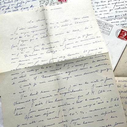 Set of 5 1950s French letters with envelopes, featuring handwritten script, vintage stamps, and postmarks.