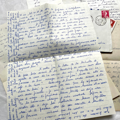 Set of 5 1950s French letters with envelopes, featuring handwritten script, vintage stamps, and postmarks.